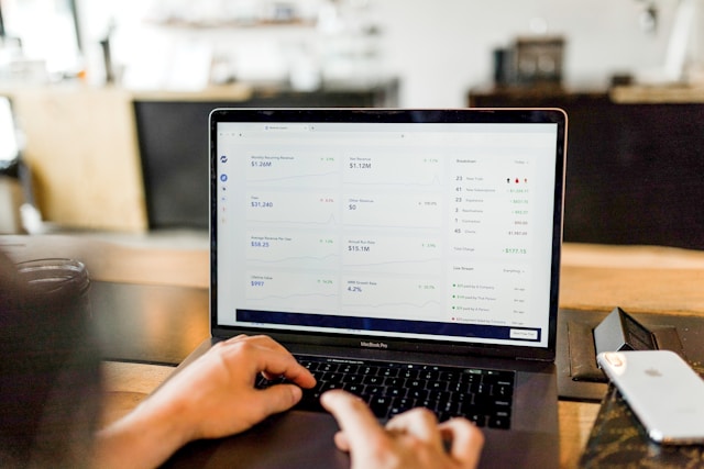 In-House vs. Outsourced Bookkeeping: Which is the Most Cost-Effective Solution?