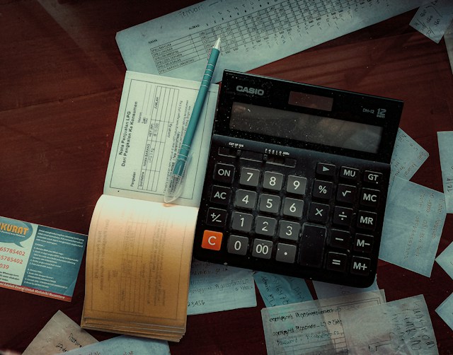 In-House vs. Outsourced Accounts Payable: Cost, Control, and Efficiency Compared